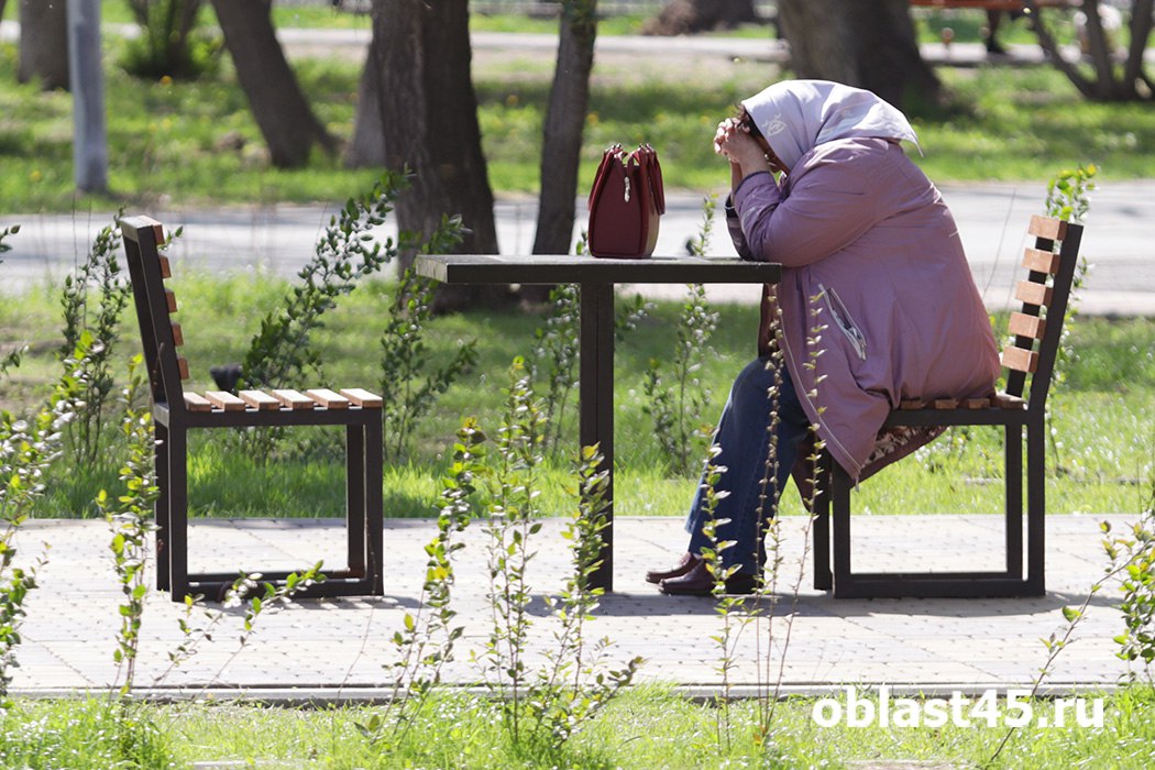 В Курганской области больше суток искали пенсионерку в лесу   Жительницу Целинного округа Курганской области больше суток искали родственники, волонтёры, сотрудники МЧС, ГАИ и полицейские. Она ушла в лес за грибами и заблудилась.    Подробности по ссылке