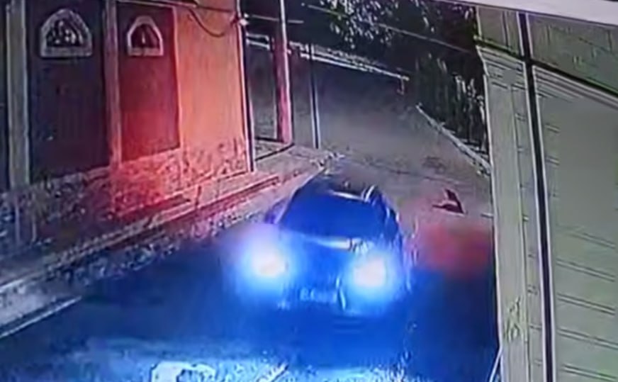 В Ташкенте водитель сбил двух собак один щенок погиб В Ташкенте зафиксирован случай жестокого обращения с животными Водитель автомобиля совершил наезд на двух домашних собак Подробнее anhor uz news tashkent dogs hit anhoruz Новости события мнения Мобильное приложение IOS Android