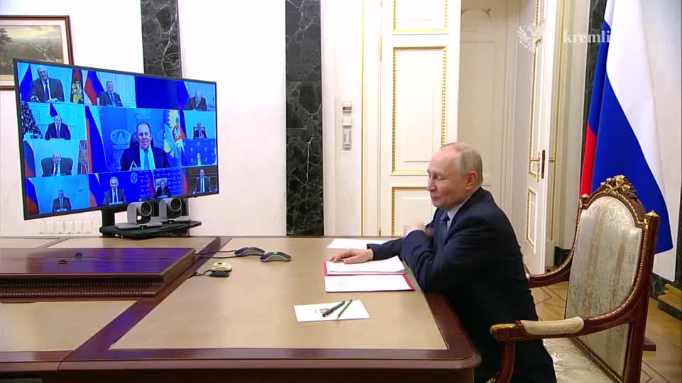 Владимир Путин провел видеосовещание с Советом Безопасности