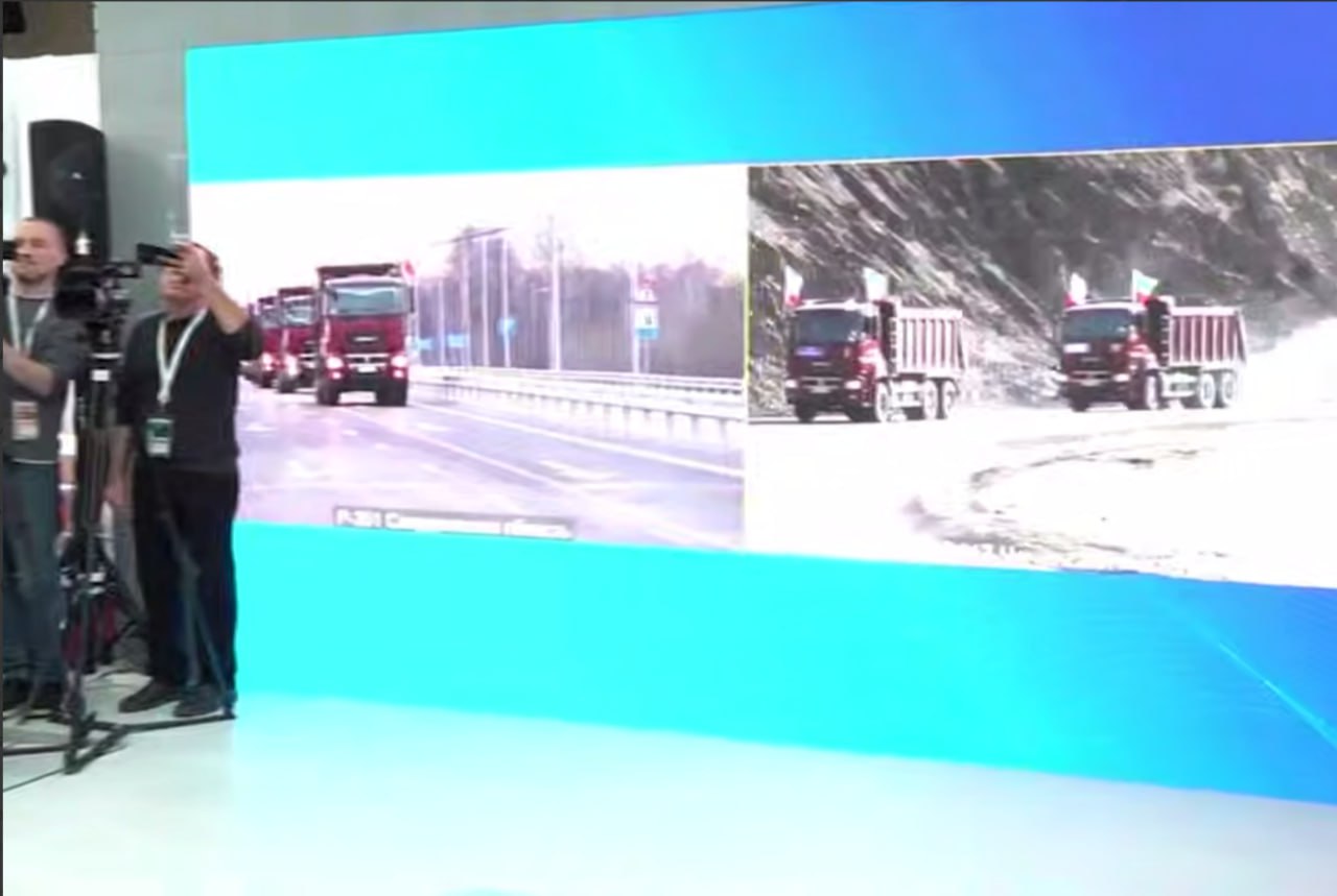 Дорога к морю стала лучше открыт обновленный участок связывающий Донецк с Азовским побережьем Председатель Правительства РФ Михаил Мишустин открыл в формате ВКС участок дороги Донецк Новоазовск Седово после завершения капитального ремонта Данная дорога играет ключевую роль в обеспечении связи между столицей Донецкой Народной Республики и побережьем Азовского моря Она также предоставляет доступ к федеральной трассе Р 280 и курортным зонам Новоазовского района В ходе реконструкции были отремонтированы 55 малых искусственных сооружений а также проведен капитальный ремонт четырех мостов расположенных через балки и реки такие как Широкая Берестовая Кальмиус и Грузский Еланчик Эти улучшения значительно повысят безопасность и комфорт передвижения по данному маршруту ВАРМСУ СМО ДНР Подписывайтесь ВАРМСУ СМО ДНР Подписывайтесь