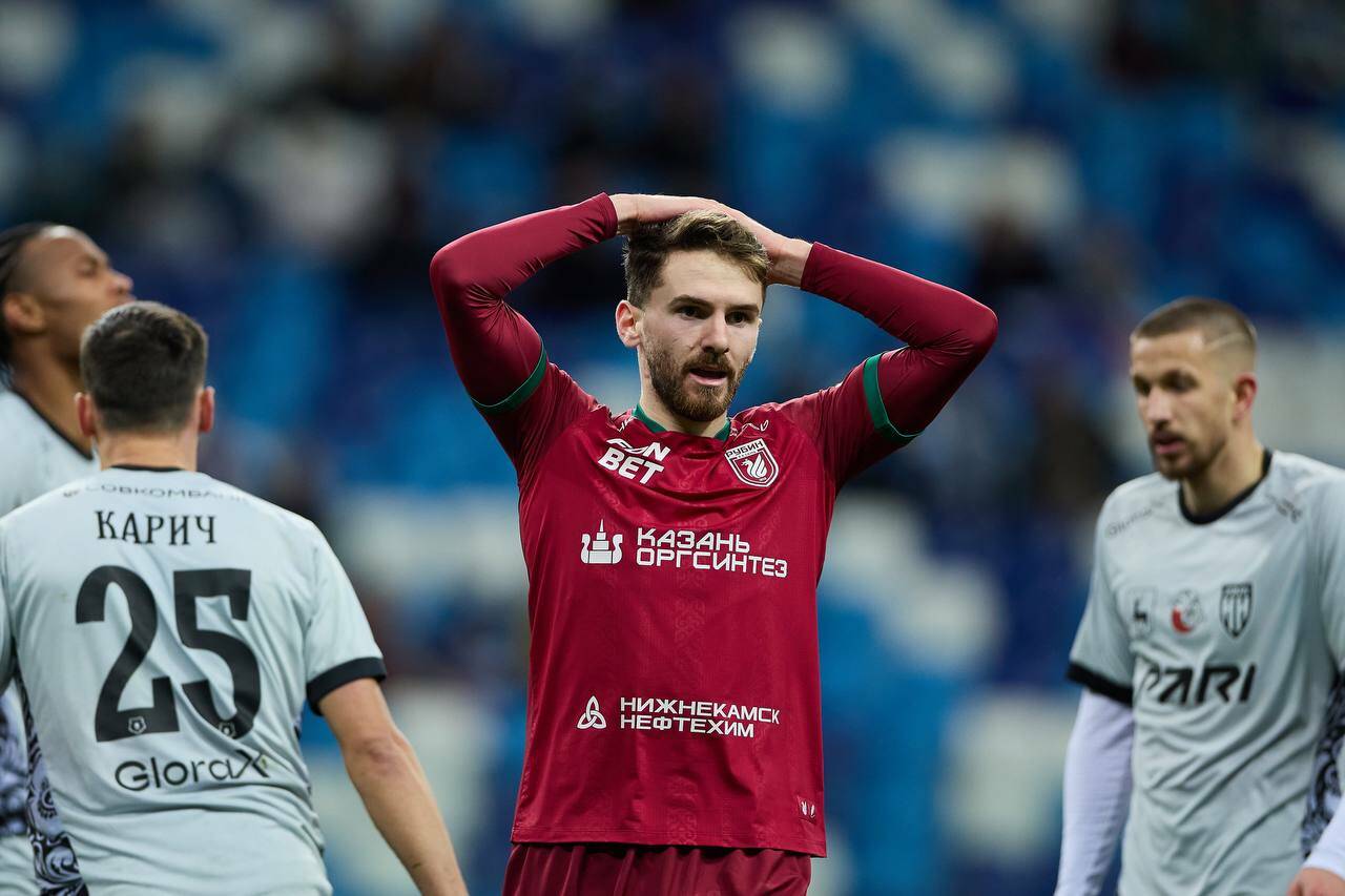 Гнев Шпилевского и голевая засуха Даку Рубин потерял очки в игре с худшей командой РПЛ Рубин в матче 15 тура РПЛ сыграл вничью с Пари НН 0 0 Казанцы завершили первый круг чемпионата на седьмом месте Доволен ли Рашид Рахимов нынешним положением команды в таблице и способна ли она подняться выше в репортаже ТИ Спорта Читать полностью