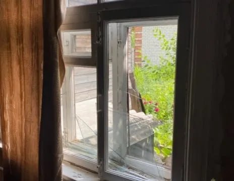 ‼ В Тольятти ограбили 79-летнюю пенсионерку: из частного дома на ул. Фрунзе пропали телевизор и посуда на 4,5 тысячи рублей Грабитель разбил окно и вынес имущество. По отпечаткам пальцев выявили 25-летнего мужчину с судимостью — залоговые документы на его имя нашли в комиссионке ГУ МВД России по Самарской области ПОДПИСАТЬСЯ