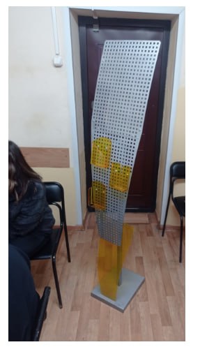 И такое бывает Администратор гостиницы украла рекламную стойку для своего отеля  В дежурную часть отдела полиции 1 УМВД России Вологда обратился представитель одной из компаний с заявлением о краже рекламной стойки Похищенная конструкция находилась на лестничной клетке и использовалась для привлечения клиентов  Сотрудники уголовного розыска изучили записи с камер видеонаблюдения и вышли на след подозреваемой Ею оказалась 33 летняя вологжанка ранее не судимая На допросе женщина призналась в содеянном По её словам она решила что стойка никому не нужна и похитила её чтобы использовать в гостинице где она работает администратором  По факту кражи отделом дознания возбуждено уголовное дело по части 1 статьи 158 УК РФ которая предусматривает наказание в виде лишения свободы на срок до двух лет В настоящее время подозреваемая находится под подпиской о невыезде и надлежащем поведении Похищенная рекламная стойка изъята и будет возвращена владельцу Ущерб оценили в 10 000 рублей Telegram канал Безопасность туризма 24 7 с вами Подпишись