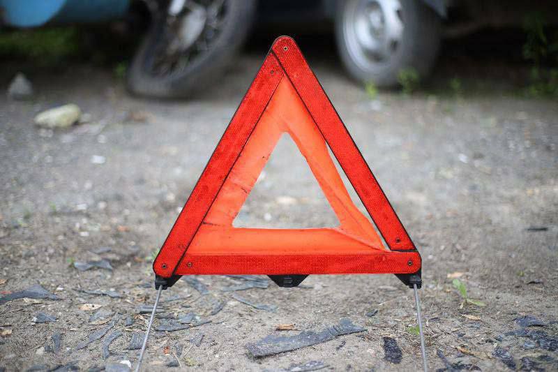 В Тирасполе мотоциклист не выдержал дистанцию и столкнулся с «Тойотой» 39-летний водитель получил ЧМТ, сотрясение и ушибы, доставлен в РКБ. Оба транспорта повреждены и отправлены на штрафстоянку.