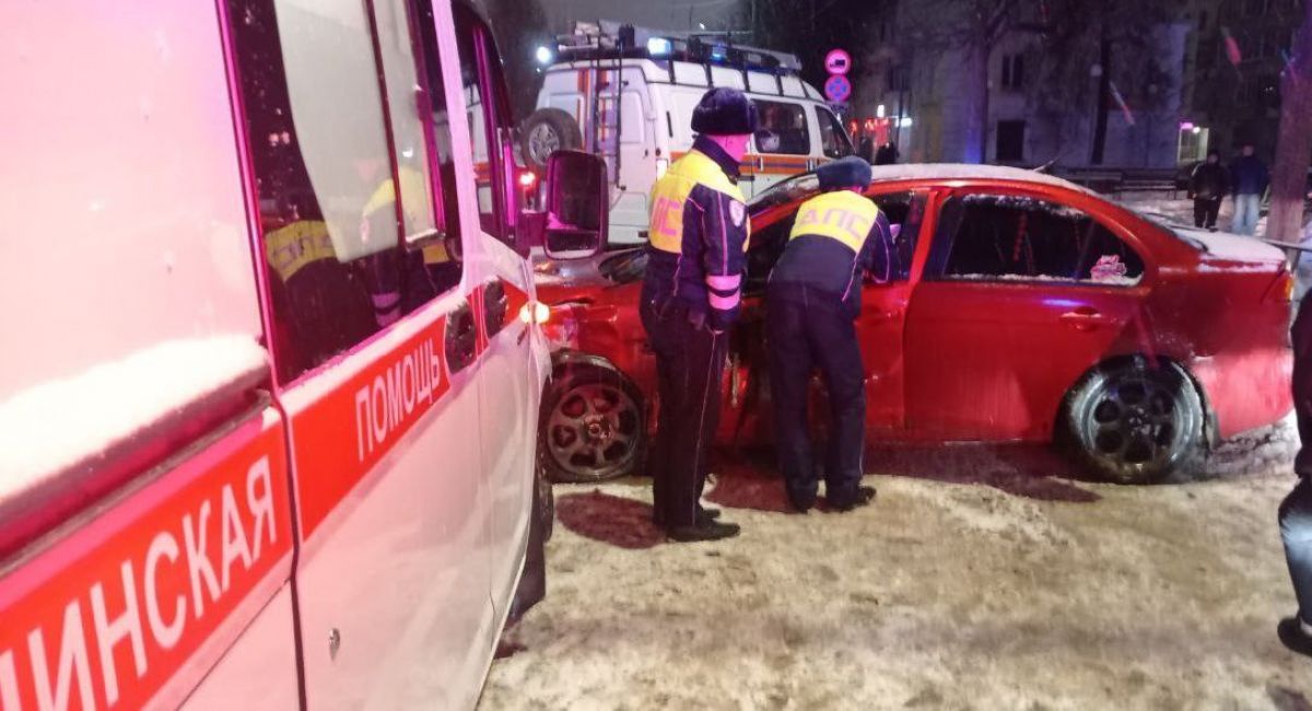 Ночное ДТП в Коврове спасатели помогли пострадавшему без деблокировки   newsvladimir ru fn 1772520 html Вечером 16 декабря 2025 года в Коврове произошло дорожно транспортное происшествие Около 22 05 в поисково спасательный отряд города поступило сообщение об аварии возле дома 33 по проспекту Ленина   Прислать новость Подписаться   Мы в MAX