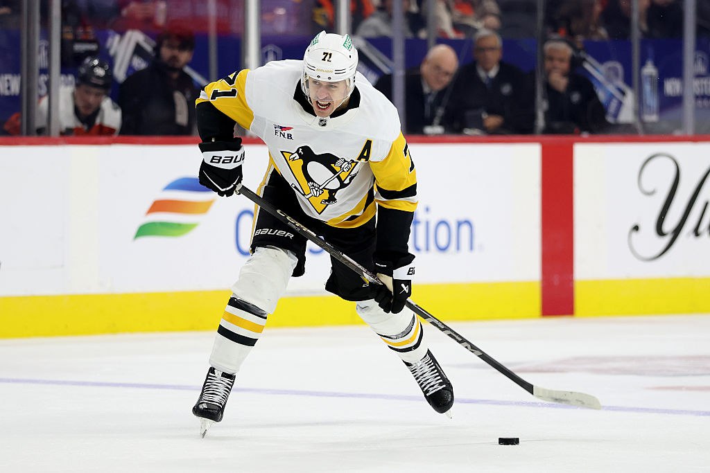 Малкин помещён в список травмированных Об этом сообщила пресс служба Питтсбург Пингвинз Ранее говорилось что Евгений получил небольшое повреждение верхней части тела поэтому матч с Далласом 2 3 Б ему пришлось пропустить Сроки восстановления форварда не уточняются news matchtv Emilee Chinn Getty Images