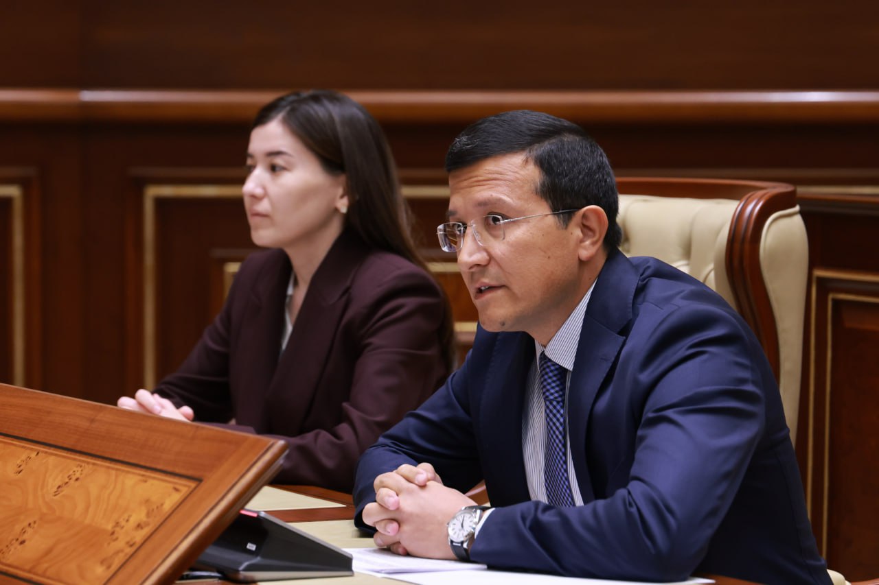 Сенат одобрил закон об усилении наказания за незаконное использование пиротехники Ввиду высокой опасности для граждан и общества полностью запрещен для граждан и юридических лиц оборот пиротехнических изделий II класса опасности т е пиротехнических изделий с радиусом опасной зоны до 5 метров такие как петарды пиротехнические фонтаны предназначенные для использования на открытых площадках говорится в сообщении Сената Подробнее   anhor uz news the senate approved the bill anhoruz Новости события мнения Мобильное приложение IOS Android