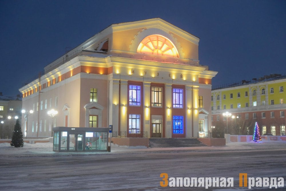 В Норильске готовят три уникальные выставки о Великой Отечественной войне  Две экспозиции откроются в Талнахе и одна — в Норильске.  11 марта в Музейно-выставочном комплексе «Музей Норильска» стартуют три уникальные фотодокументальные выставки, созданные московским Музеем Победы в рамках Международного проекта «Территория Победы».  Подробнее читайте на нашем сайте.   #зпнорильск #заполярнаяправда #газетанорильск #норильск #талнах #кайеркан #оганер #новостинорильска    ВКонтакте     Telegram