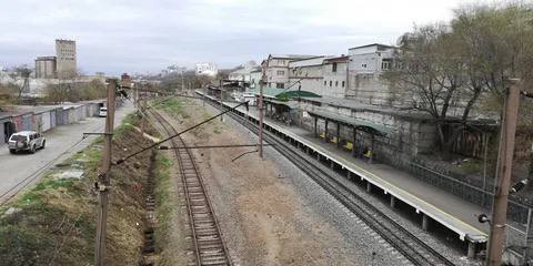 Во Владивостоке женщина попала под электропоезд в районе ул. Жигура. Об этом сообщили в транспортной прокуратуре   Пострадавшая жива, ее госпитализировали.