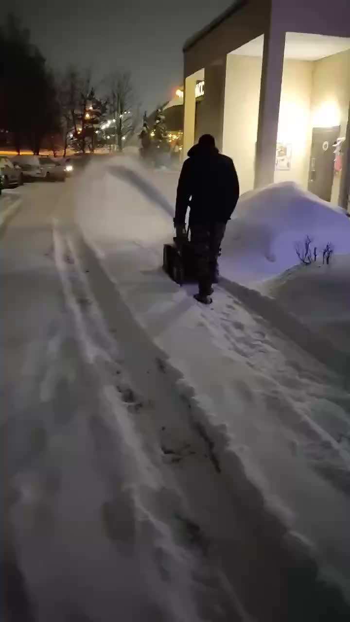 Уборка снега в Ростове и Обнинске: жалобы и положительные отзывы