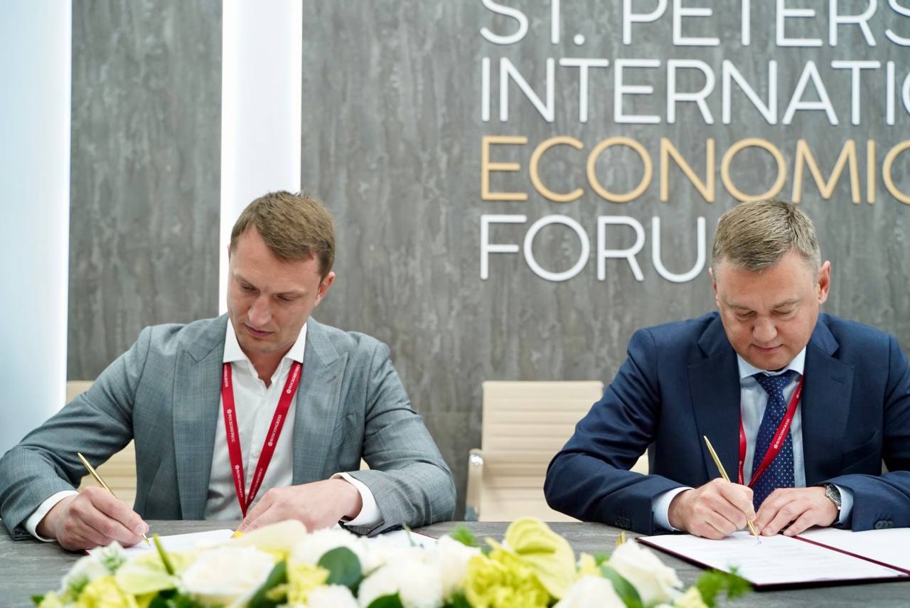 В Петербурге к 2030 году появится новый технопарк Подписали соглашение с компанией «АН Инвест Северная Столица» о создании в городе нового производственно-промышленного комплекса по ремонту и дооснащению изделий машиностроительного производства. Инвестиции в проект пройдут в несколько этапов и составят более 10 миллиардов рублей. Технопарк обеспечит работой порядка 3500 специалистов. Санкт-Петербург традиционно является одним из лидеров в развитии высокотехнологичных отраслей промышленности. Реализация проекта станет важным шагом в укреплении статуса города как ключевого центра машиностроения и инженерных компетенций. #ПМЭФ2025
