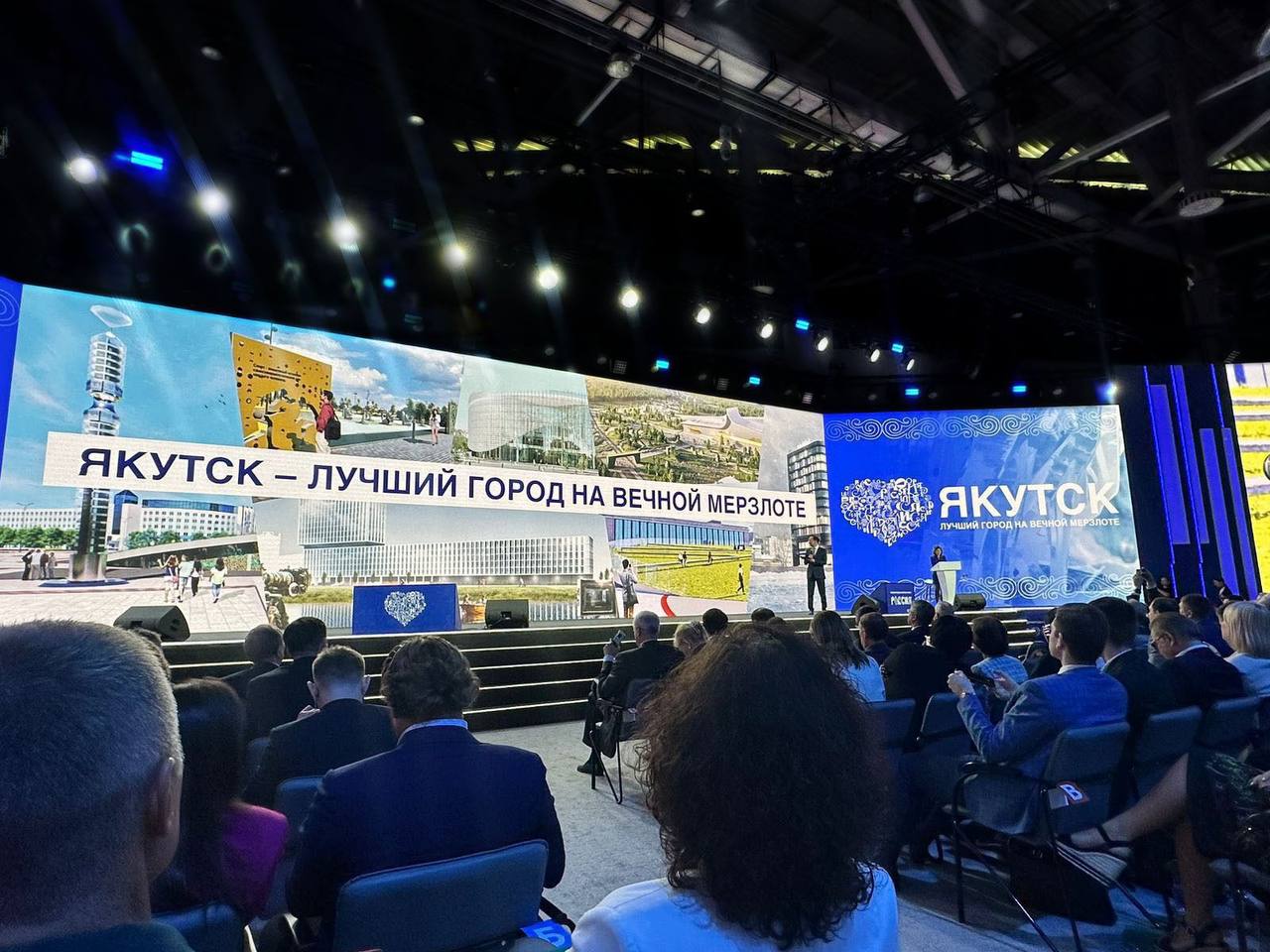 В Республике Саха  Якутия  разработаны методические рекомендации по повышению устойчивости муниципальных районов к последствиям изменения климата. Документ стал продолжением регионального плана адаптации на 2025–2027 годы и призван вовлечь местные власти в климатическую политику — ранее их участие на федеральном уровне не предусматривалось.  Как сообщили в министерстве экономики Якутии, рекомендации основаны на комплексной оценке уязвимостей каждого муниципалитета с учётом природных, инфраструктурных и социально-экономических особенностей.   «Это важный шаг к вовлечению местного самоуправления в решение климатических задач», — подчеркнул министр экономики Пётр Попов. Документ поможет районам эффективнее реагировать на экстремальные явления: наводнения, пожары, таяние вечной мерзлоты.