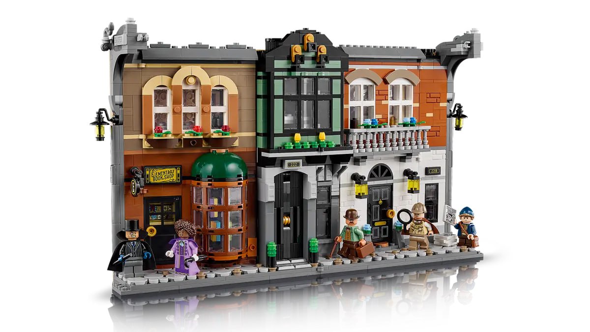 Lego показали набор по Шерлоку Холмсу. В него входит полноценный фасад дома на Бейкер-Стрит, фигурки Шерлока Холмса, доктора Ватсона, Ирен Адлер, профессора Мориарти и Пейдж. Набор из 1359 деталек можно сложить и поставить на полку к любимым книгам. Релиз уже 1 июня. Цена — $129. 9