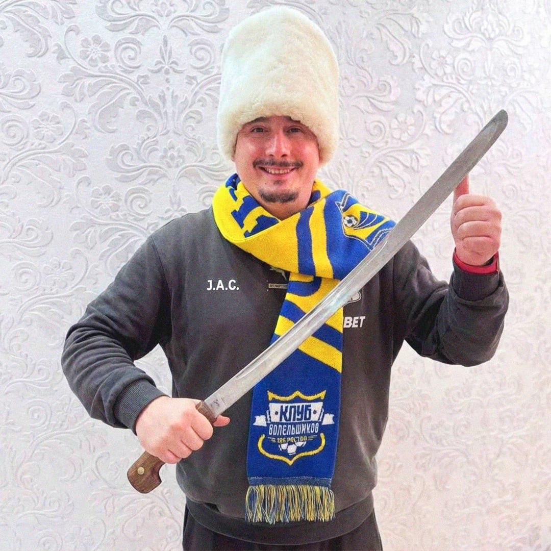 ФИФА наложила трансферный бан на Ростов до лета 2027 года в декабре сообщалось что у клуба есть долги на 4 5 млрд рублей и он может сняться с РПЛ   Все рекорды сезона в приложении ГОЛ