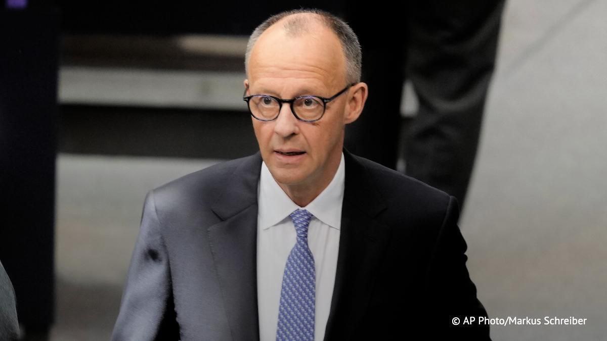 Мерц прибыл с визитом в Израиль Его принял в Иерусалиме президент еврейского государства Ицхак Герцог подчеркнув что это первый визит Мерца в качестве канцлера и отметив дружбу между странами НАШИ РЕСУРСЫ Telegram Tik tok YouTube RUTUBE