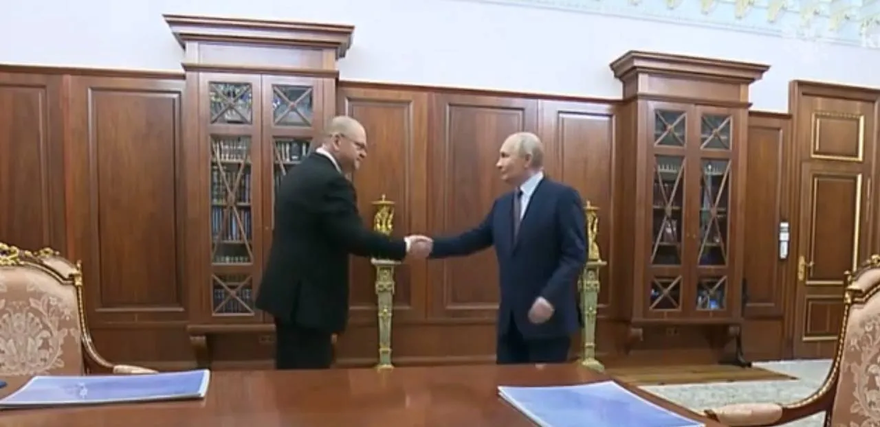Владимир Путин провел рабочую встречу с Олегом Мельниченко Об этом сообщили в MAX канале Кремль Новости Глава Пензенской области доложил об основных показателях экономического развития региона Особое внимание было уделено результатам инвестиций в отрасли сельского хозяйства и промышленности включая импортозамещение некоторых видов высокотехнологичной продукции сообщает официальный источник Губернатор также сообщил о проекте реконструкции пензенского аэропорта Запись встречи президента и главы региона   russia58 ru news 751248 gsc tab 0