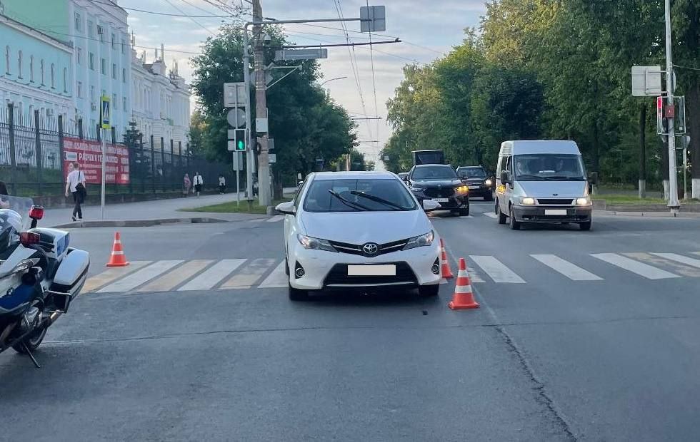 В Кирове женщина попала под колеса иномарки 22 июля в 17:35 на Октябрьском проспекте, у дома 127, 39-летний мужчина, управляя автомобилем Toyota, сбил 61-летнюю женщину-пешехода. В результате происшествия женщина получила травмы. Подписаться