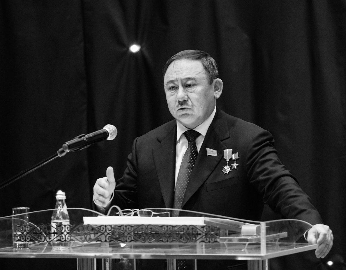 Умер Талгат Мусабаев — Токаев выразил соболезнования близким  Президент направил телеграмму соболезнования родным лётчика-космонавта, Халық Қаһарманы  Народного Героя  Талгата Мусабаева.  Касым-Жомарт Токаев отметил вклад государственного и общественного деятеля в развитие казахстанской космонавтики.  «Талгат Амангельдиевич — герой, трижды покоривший космос и совершавший выходы в открытое космическое пространство, своими подвигами прославлявший нашу страну. Будучи депутатом сената и общественным деятелем, он инициировал множество добрых начинаний.  Светлый образ Талгата Амангельдиевича, пользовавшегося неизменным уважением в обществе за профессионализм и активную гражданскую позицию, навсегда останется в наших сердцах», — говорится в сообщении.