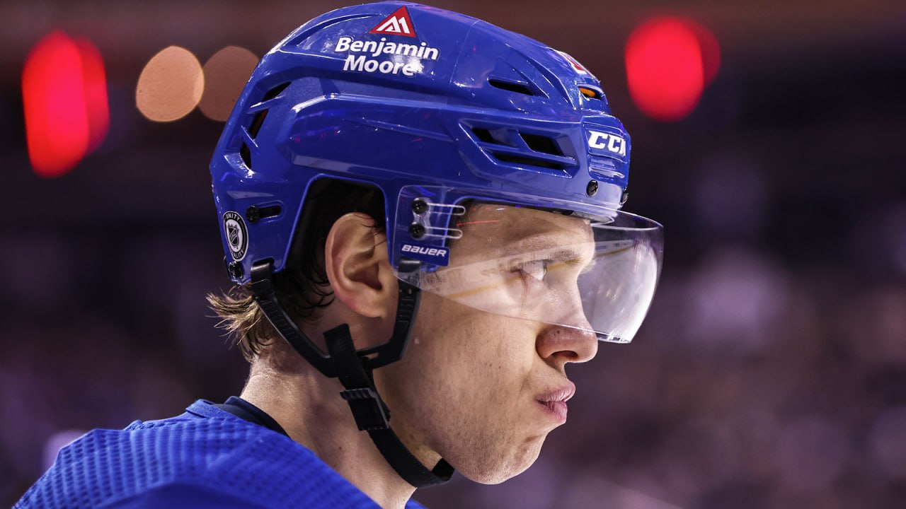 Нападающий Рейнджерс Артемий Панарин набрал 4 очка в матче НХЛ против Тампа Бэй Россиянин помог команде победить в гостях Лайтнинг со счетом 7 4 отдав 4 результативные передачи Лидер Тампы Никита Кучеров очков не набрал а защитник Нью Йорка Владислав Гавриков сделал 1 ассист