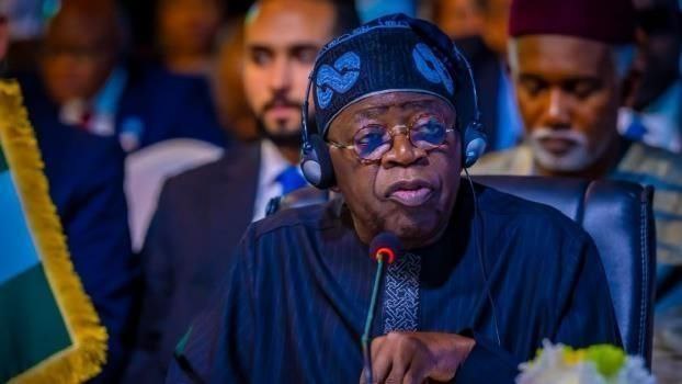 Президент Нигерии планирует на следующей неделе встретиться с Трампом и обсудить обвинения США в преследовании христиан Президент Нигерии Бола Ахмед Тинубу осудил решение США вновь включить его страну в список стран вызывающих особую озабоченность по вопросам религиозной свободы Нигерия демократическое государство управляемое в строгом соответствии с конституционными гарантиями религиозной свободы С 2023 года наше правительство ведет открытый и конструктивный диалог с лидерами христианских и мусульманских общин решая вопросы безопасности без различий по вере или региону заявил президент Нигерии в ответ на слова Трампа который утверждает что нигерийские христиане находятся под экзистенциальной угрозой Caucasian bureau