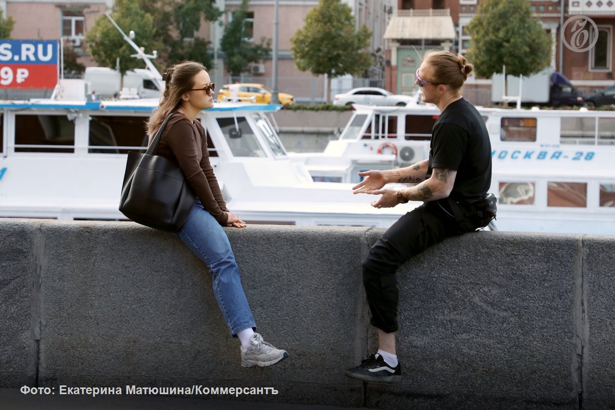 В России впервые появятся клинические рекомендации по контрацепции В них перечислены все научно достоверные методы включая экзотические пока трансдермальные пластыри и женские презервативы Кроме того перечислены обстоятельства при которых возможны вазэктомия у мужчин или стерилизация маточных труб у женщин заинтересованных в необратимой контрацепции Документ разработало Российское общество акушеров гинекологов Согласно опросу на который ссылаются авторы наиболее популярными методами и средствами контрацепции среди россиянок остаются презервативы 45 оральные контрацептивы 30 прерванный половой акт 23 Эксперты считают что следование рекомендациям поможет и пациенткам и врачам Подробнее в материале Ъ Подписывайтесь на Ъ Оставляйте бусты