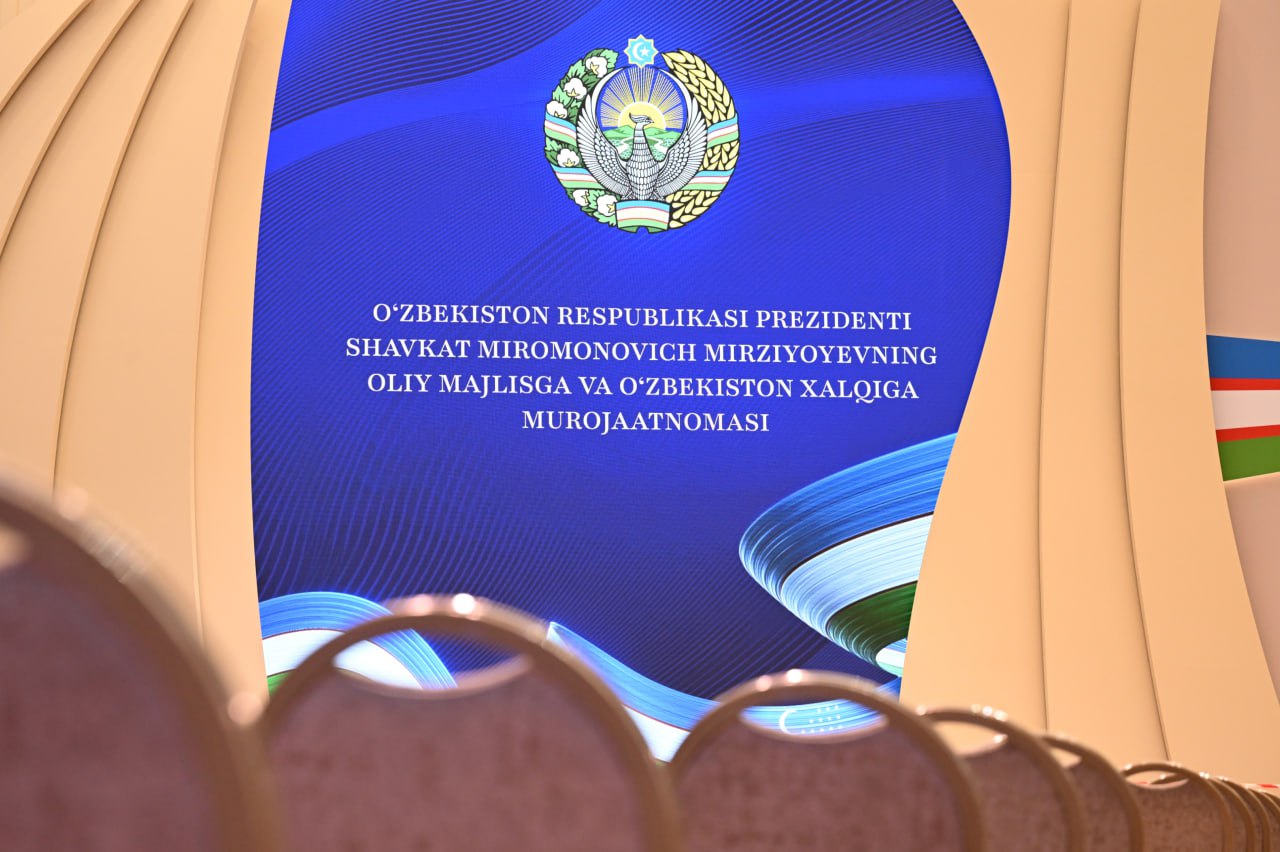 Президент Шавкат Мирзиёев обратится с посланием к Олий Мажлису и народу Узбекистана Прямая трансляция начнется в 11 00 на телеканалах O zbekiston 24 O zbekiston с сурдопереводом Mahalla Madaniyat va ma rifat O zbekiston tarixi Mening yurtim Sevimli Milliy Zo r TV и Renessans TV На телеканалах Toshkent и Dunyo bo ylab будет доступна трансляция с переводом на русский язык на каналах Yoshlar и Uzreport TV на английский Также за трансляцией можно следить на страницах пресс службы президента в Telegram Facebook и на канале в YouTube Подписывайтесь на Repost