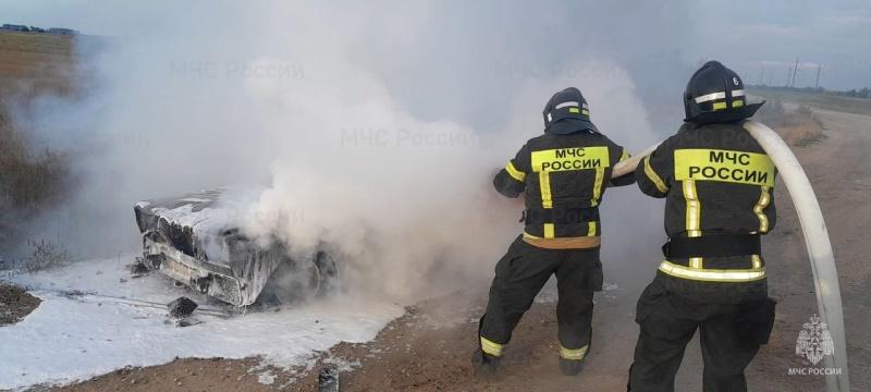 ‼ Легковой автомобиль загорелся в селе Большевик Голопристанского округа Прибывшие на место спасатели МЧС оперативно ликвидировали пожар. ПОДПИСАТЬСЯ НА ТАВРИЮ