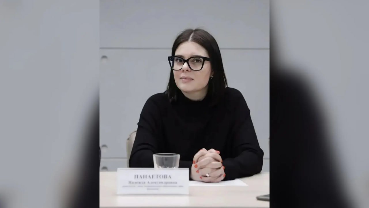 Вице мэр Краснодара Надежда Панаетова уходит с поста Она проработала чиновницей 19 лет и уже на следующей неделе получает расчет Я приняла решение покинуть свою должность Безусловно это решение не совсем простое на службе я 19 лет Люблю Краснодар всем сердцем и всегда старалась работать для его развития не жалея сил и личного времени сказала Надежда Панаетова Совмещать работу и семью становится крайне сложно поэтому я решила сосредоточиться на семейной жизни Подписаться на kpkuban Читать нас в MAX