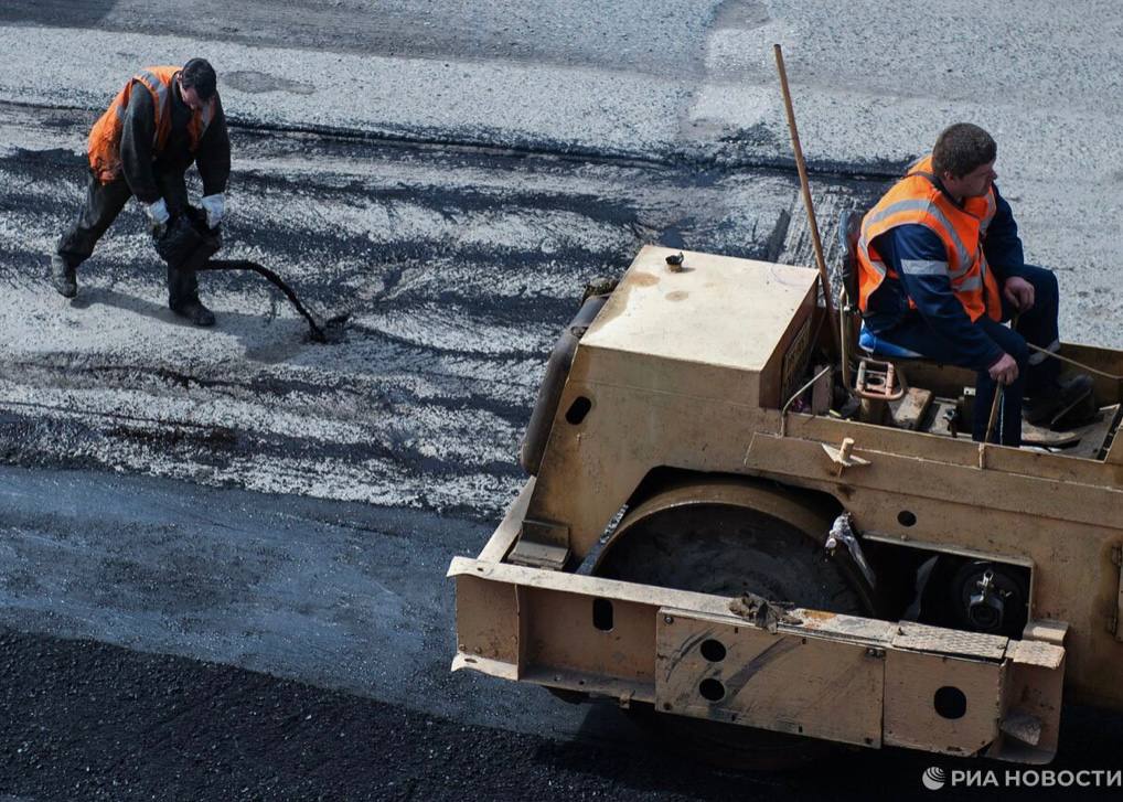 Правительство РФ направит около 5 4 миллиарда рублей на обновление дорожной инфраструктуры в новых регионах Об этом сообщили в пресс службе кабмина Уточняется что в ЛДНР Херсонской и Запорожской областях будет обновлено не менее 31 километра различных участков дорог 0   Подписаться на РИА Новости Крым в Telegram MAX VK