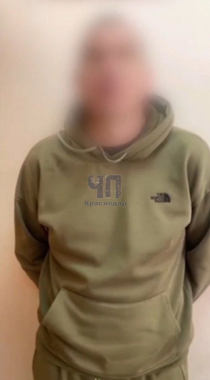 "Погрелся" и поехал: угонщик задержан в Выселковском районе! 40-летний житель станицы Новомалороссийской решил "согреться" в чужом незапертом ВАЗе. "Согрелся" настолько, что доехал до соседней станицы Березанской, бросил машину в поле и спокойно отправился домой. Там его и нашли полицейские. Угонщик был пьян. Теперь ему грозит до 5 лет лишения свободы.