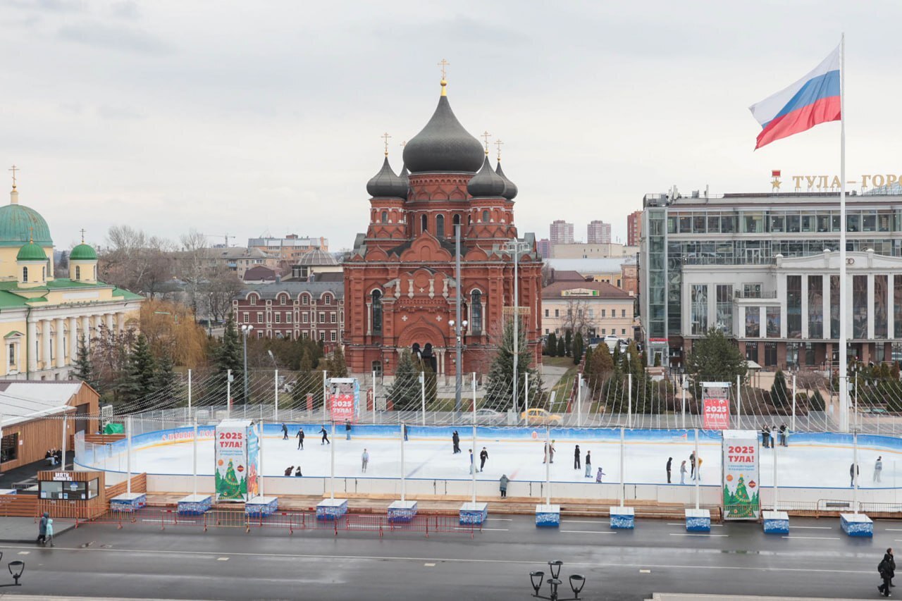 5 декабря состоится торжественное открытие Губернского катка В церемонии примет участие звезда фигурного катания двукратный призёр Олимпийских игр Ирина Слуцкая и участники ее шоу Лед это Хоккейные школы проведут мастер классы В этот же день состоится торжественное открытие главной тульской ёлки и новогодней ярмарки Все желающие смогут бесплатно воспользоваться прокатом коньков и ледовых помощников В тестовом режиме Губернский каток начнет работу уже 1 декабря Прислать новость задать вопрос Подпишись на Telegram MAX