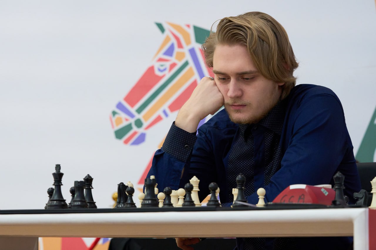 Алексей Гребнев в 1 8 финала Кубка мира Российский гроссмейстер победил на тай брейке Максима Вашье Лаграва со счётом 1 5 0 5 Следующий соперник Алексея Андрей Есипенко или Винсент Каймер Ph FIDE chessgames