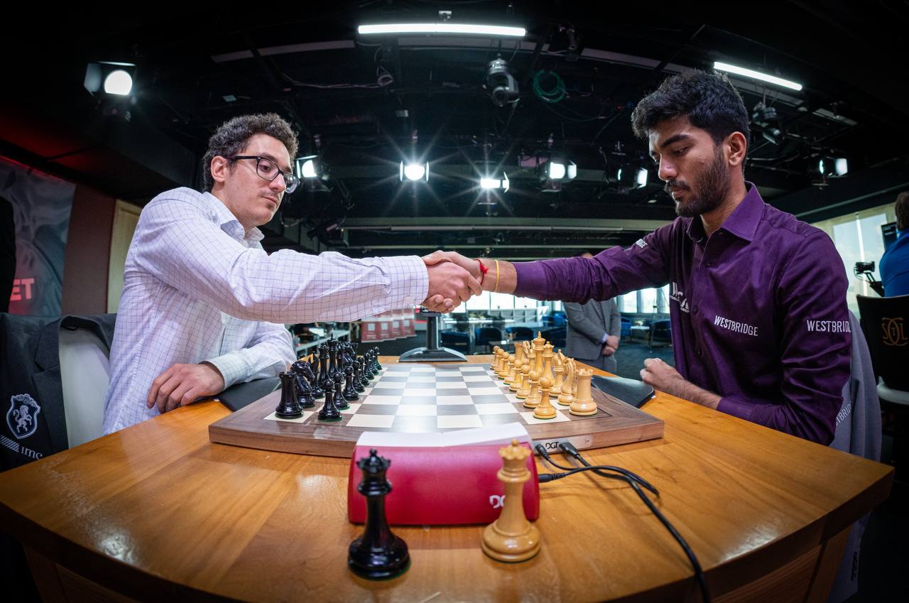 Фабиано Каруана выиграл рапид-часть этапа Grand Chess Tour в Сент-Луисе  Завершилась первая часть турнира Saint Louis Rapid & Blitz 2025 – участники сыграли все девять партий в быстрые шахматы. По итогам второго дня лидировал Фабиано Каруана, который благодаря победам в седьмом и восьмом туре окончательно ушел в отрыв от преследователей. Догнать Каруану мог только Левон Аронян – остальные были слишком далеко.  В последней партии в быстрые шахматы против Гукеша Доммараджу Каруана имел практически прямой выигрыш, однако в итоге не только выпустил весь перевес, но и даже проиграл. При собственной победе Каруану мог догнать Аронян, но особых шансов у Левона не было – его поединок против Ле Куанг Льема завершился мирным исходом.  По итогам рапида Каруана набрал 14 очков из 18 возможных, а Аронян – 13. На очко от них отстал Максим Вашье-Лаграв, еще на балл – Гукеш Доммараджу. Теперь участникам Saint Louis Rapid & Blitz 2025 предстоит сыграть два круга в блиц, в котором предусмотрена классическая система подсчета очков – 1 балл за победу и 0,5 за ничью.  #новости #турнир