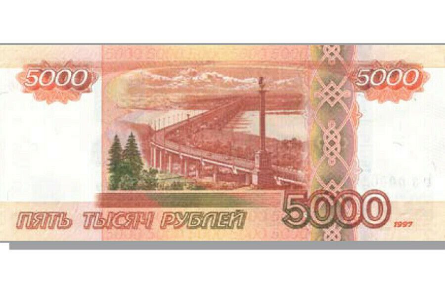 В банковской системе Приамурья в II квартале 2025 года обнаружены 11 поддельных банкнот Банка России. Это на девять больше, чем в аналогичном периоде прошлого года. Все банкноты номиналом 5 000 рублей. «Зачастую фальшивые купюры попадают в наличный оборот, когда ими расплачиваются в магазинах и на предприятиях сферы услуг. Для повышения профессиональных навыков кассиров этих организаций Банк России проводит бесплатные дистанционные курсы. Участники обучения получают подробную информацию о внешнем оформлении и защитных элементах банкнот, а также о том, как на практике проверять их подлинность», — пояснил начальник отдела наличного денежного обращения и кассовых операций Отделения Банка России по Амурской области Алексей Резников.