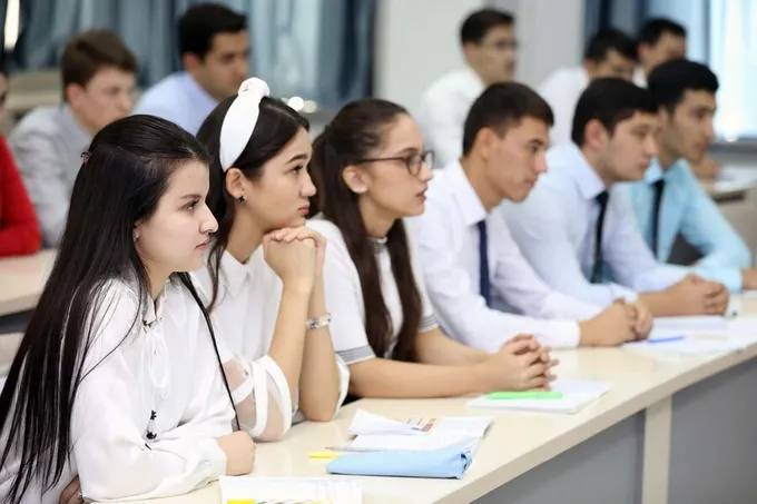Официально в Узбекистане студенты выйдут на учебу 8 сентября Минвуз утвердил даты старта 2025 2026 учебного года с 3 сентября начнут учёбу первокурсники вузов и учащиеся академических лицеев со 8 сентября студенты 2 курса и выше Подпишитесь и следите за актуальными новостями на нашем канале telegram me joinchat AAAAAEEdc qam7052mnXKA