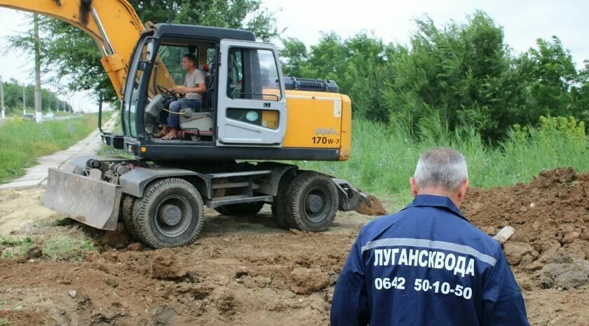 Жители Алчевска, Перевальска и сел Славяносербского района с 29 июля останутся без воды из-за ремонта водовода. Воду обещают вернуть в течение двух-трех суток Как отметили в "Луганскводе", 29 июля в связи с необходимостью проведения ремонтных работ на магистральном водоводе ориентировочно с 06:00 будет прекращена подача воды по следующим населенным пунктам: ⏺п. Славяносербск – 100% ⏺с. Красный Лиман – 100%. ⏺с. Смелое – 100%. ⏺с. Долгое – 100%. ⏺с. Степовое – 100%. ⏺п. Лотиково – 100%. ⏺п. Лозовской – 100%. ⏺г. Зимогорье частный сектор – 100%. ⏺с. Хорошее 100%. ⏺п. Карпаты-100%. ⏺г.Перевальск Перевальский район - 100 %. ⏺п. Горняцкий – 100 %. ⏺пгт.Селезневка-100%. ⏺пгт.Дельта - 100%. ⏺п.Бугаевка -100%. ⏺Алчевск – 100 %. Ориентировочное время вхождения в режим: среда-четверг, 30-31 июля.