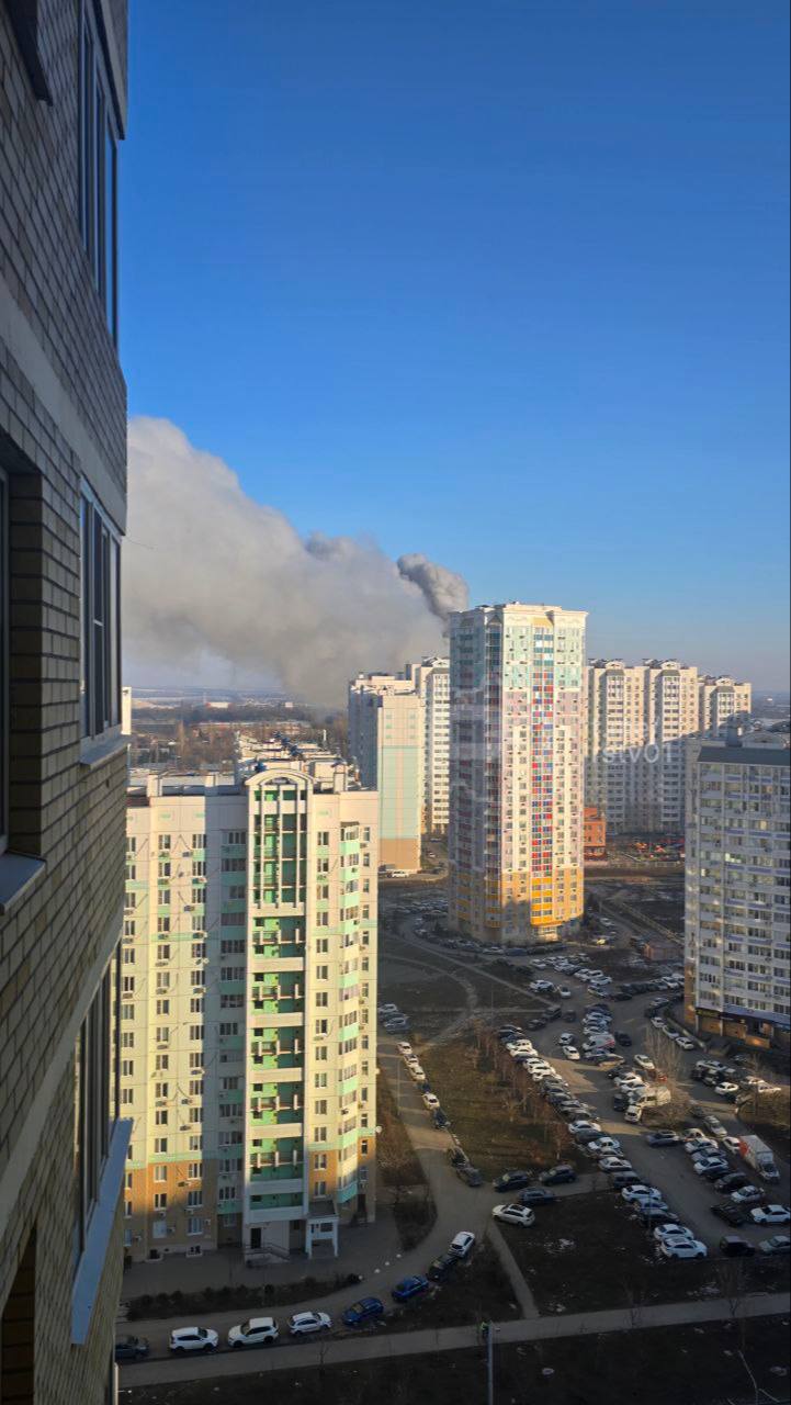 Что-то горит в районе Доватора. Дым видно со всего города.     Подписаться   Прислать новость