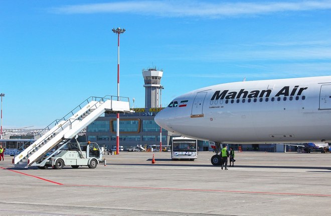 Иранская авиакомпания Mahan Air запустит рейсы в Казань Крупнейшая иранская авиакомпания Mahan Air со 2 июля запустит прямые рейсы Казань — Тегеран с частотой два раза в неделю. Данная договоренность достигнута сегодня во время встречи, состоявшейся в штаб-квартире иранского перевозчика в Тегеране. В настоящее время первая частная авиакомпания Ирана выполняет полеты из Тегерана в Москву; до этого летала в Санкт-Петербург и Грозный. Полносервисная Mahan Air основана в 1991 году и является крупнейшей иранской авиакомпанией по размеру флота, пассажирскому и грузовому трафику, а также по маршрутной сети. Во флоте числится более 50 самолетов, многие из них имеют два или даже три класса обслуживания эконом, бизнес и первый . Фото: аэропорт Казань