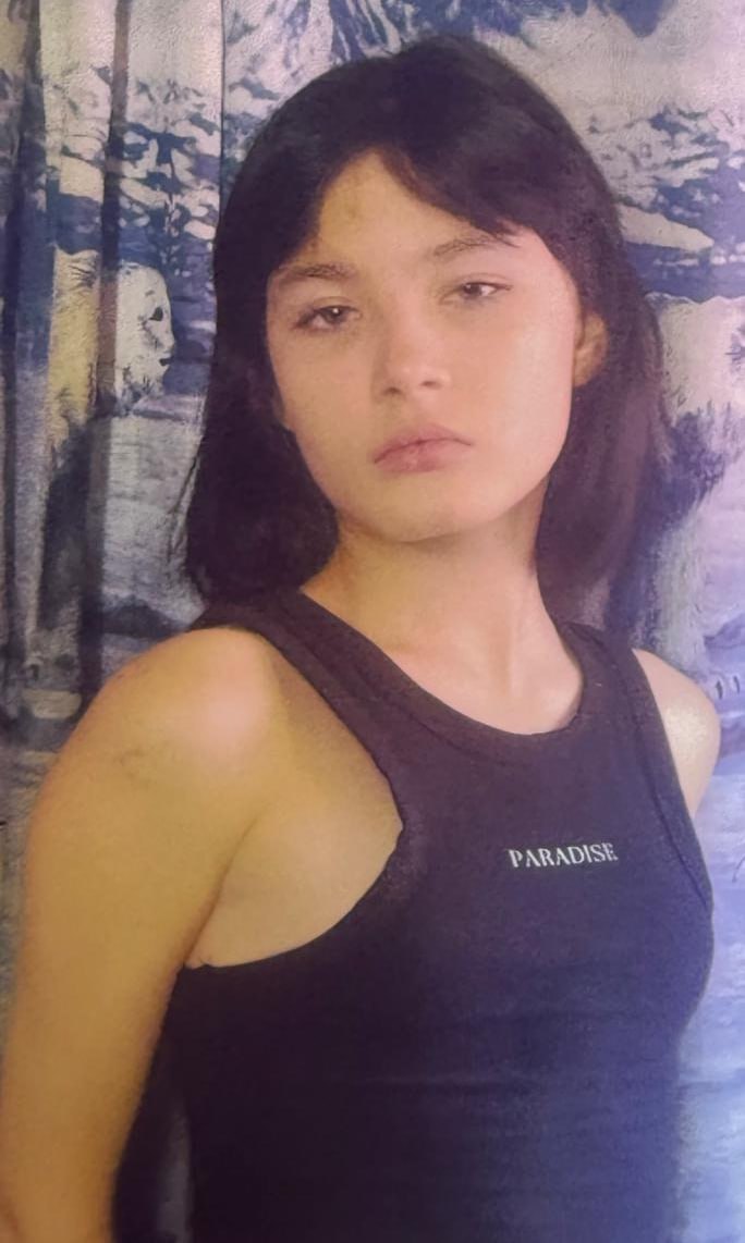 Еще один подросток пропал в Ростовской области. В Таганроге ищут 13-летнюю Катю Костенко Вчера она вышла из дома и не вернулась. До сих пор о ней ничего не известно. Была одета в джинсы с леопардовым принтом, серую водолазку с длинным рукавом и розовые кроссовки. Если вы видели Катю или знаете, где она может быть — пожалуйста, позвоните: 8 8634 632-321, 8 8634 632-073 или 02. Любая информация может помочь вернуть девочку домой. MDK Ростов