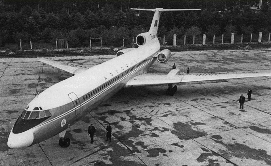 3 октября 1968 года состоялся первый полёт пассажирского самолёта Ту 154 экипаж Ю В Сухова