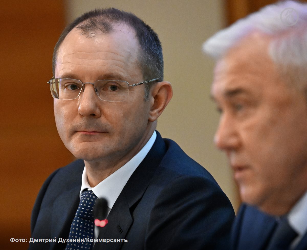 Банк России обсуждает возможность выделения криптообменников в отдельную категорию и их лицензирование заявил первый зампред регулятора Владимир Чистюхин Он отметил что вся необходимая инфраструктура для работы с криптовалютой в стране уже есть операции с ней будут совершаться через действующих участников рынка на базе существующих лицензий Надо подумать введем ли мы ЦБ Ъ отдельную категорию криптообменников Только у них возможно пойдет речь о новой лицензии но это надо обсуждать сказал господин Чистюхин в интервью РИА Новости В 2026 году ЦБ намерен ввести прямое регулирование крипторынка Доступ к операциям с криптовалютами получат все квалифицированные инвесторы а не только особо квалифицированные По словам господина Чистюхина перспектива допуска неквалифицированных инвесторов к рынку криптовалют требует максимальной аккуратности Подписывайтесь на Ъ в Telegram в MAX Оставляйте бусты