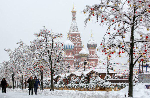 Снегопад обрушится на Москву 31 декабря, — синоптики   Столбики термометров поднимутся чуть выше нулевой отметки. При этом за первую неделю января в столице выпадет до 33 мм осадков. К Рождеству сугробы вырастут до 27 см.