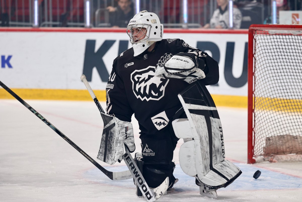 Новым главным тренером Трактора может стать Евгений Корешков gubernia74 ru articles sport 1137623 Руководство челябинского хоккейного клуб Трактор вероятно определилось с кандидатурой нового главного тренера Пока в клубе не делали официальных заявлений на этот счет но спортивным журналистам удалось узнать что клуб возглавит двукратный обладатель Кубка Гагарина бывший наставник СКА и ЦСКА заслуженный тренер России Евгений Корешков До этого он работал в команде ассистентом главного тренера t me chgub