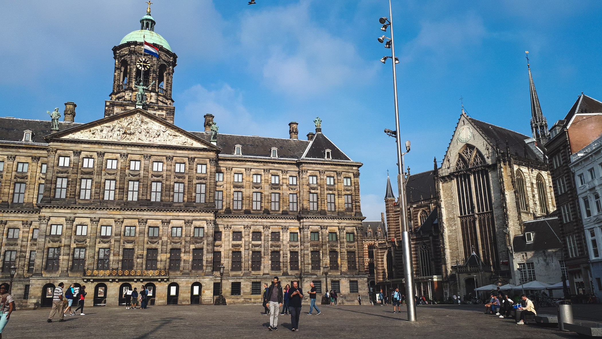 Лишь около 9 жителей России планируют зарубежные поездки во время новогодних праздников 24 опрошенных россиян проведут праздничные дни у себя в городе Почти столько же 23 собираются навестить родных в других городах Поездки по стране выбрали 12 респондентов Оставшаяся часть участников опроса пока не определилась с планами на предстоящие каникулы пишет РИА Новости Из тех кто собирается выехать за границу особенно популярны страны СНГ Грузия Армения Азербайджан Их выбирают 24 населения Европейские маршруты включая Германию Нидерланды и Францию занимают второе место по предпочтениям 20 На третьем месте находятся африканские страны такие как Марокко Египет Тунис и Сейшельские острова где хотят отпраздновать Новый год 18 россиян Присылайте фото видео и новости OSTagilCity bot