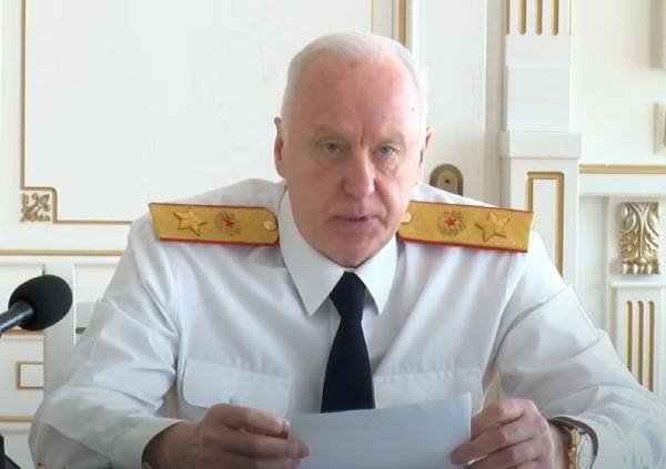 Бастрыкину доложат о проверке плохого благоустройства парков в Бурятии Следком интересуют три объекта — На выполнение работ выделена крупная сумма. Однако подрядной организацией допущены многочисленные нарушения и использованы некачественные материалы, из-за чего в настоящее время тротуарная плитка и покрытие на детской площадке имеют дефекты, парковка для велосипедов разрушается, имеется угроза обрушения незакрепленных фонарных столбов и других конструкций, — сообщили в Следкоме. Благоустройство одного из парков стоило 150 млн рублей. Оно продолжалось аж четыре года… пу-пу-пу
