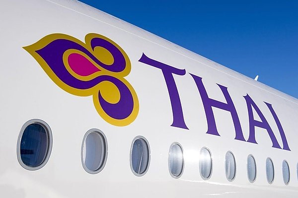 Авиакомпания Thai Airways видит высокий спрос со стороны России на прямые рейсы  Национальный авиаперевозчик Таиланда Thai Airways видит высокий спрос со стороны России на возобновление прямых рейсов, однако авиакомпания сталкивается с дефицитом авиапарка после завершения пандемии коронавируса, заявила глава Туристического управления Таиланда  ТАТ  Тхапани Киатпхайбун. Об этом сообщает ТАСС.  "Thai Airways видит высокий спрос со стороны России, однако авиапарк компании ограничен. Тем не менее этот вопрос [возобновления прямых рейсов] рассматривается", – сказала она в ходе туристической выставки-ярмарки Thailand Travel Mart Plus 2025, которая проходит в таиландском городе Чиангмай. Глава ТАТ отметила, что не уверена относительного того, возобновит ли таиландская авиакомпания прямые рейсы в Россию в этом году.  aviaru.net/n284272