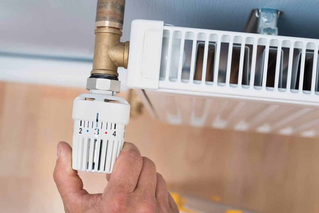 Лукашенко отменил повышение коммуналки с 1 января Повышение переносится на март Дело в том что из за сильных морозов за отопление и так нужно будет заплатить больше И чтобы не было еще и дополнительной финансовой нагрузки повышение тарифов переносят на 1 марта