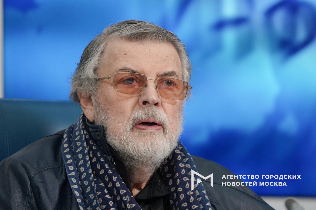 Мемориальную доску в память о народном артисте РСФСР Александре Ширвиндте установят на доме на Котельнической набережной, где он жил, сообщил Сергей Собянин. Соответствующее решение было принято на заседании президиума правительства Москвы.   Кроме того, принято решение о комплексном развитии двух территорий: незастроенной территории площадью 4,74 гектара в районе Теплый Стан и 5 участков нежилой застройки площадью 2,69 гектара в районе Соколиная Гора.    «Москва»
