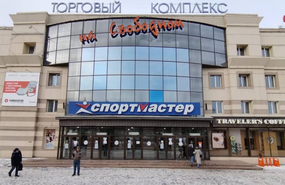 Красноярка отсудила у «Спортмастера» 33 тысячи за неиспользованные сертификаты В Красноярске жительница отсудила у «Спортмастера» деньги за неиспользованные сертификаты. Об этом сообщили в Роспотребнадзоре. Как рассказали в ведомстве, красноярка приобрела два подарочных сертификата стоимостью шесть тысяч рублей. Однако воспользоваться ими она решила спустя полгода и пришла в «Спортмастер». К тому времени их срок действия истек и продавец отказался их принимать, сказав, что они недействительны. Тогда женщина попросила вернуть деньги за них, но продавец также отказал ей в этом. После этого, клиентка обратилась к специалистам из Роспотребнадзора, они помогли составить иск и направили его в суд. В итоге с ООО «Спортмастер» взыскали 12 тысяч рублей за неиспользованные сертификаты и еще 21 тысячу за неустойку, задержку возврата денег, моральный вред, и штраф. Ранее жительница Ачинска отсудила у «Спортмастера» пятикратную стоимость кроссовок, порвавшихся через месяц. trk7.ru