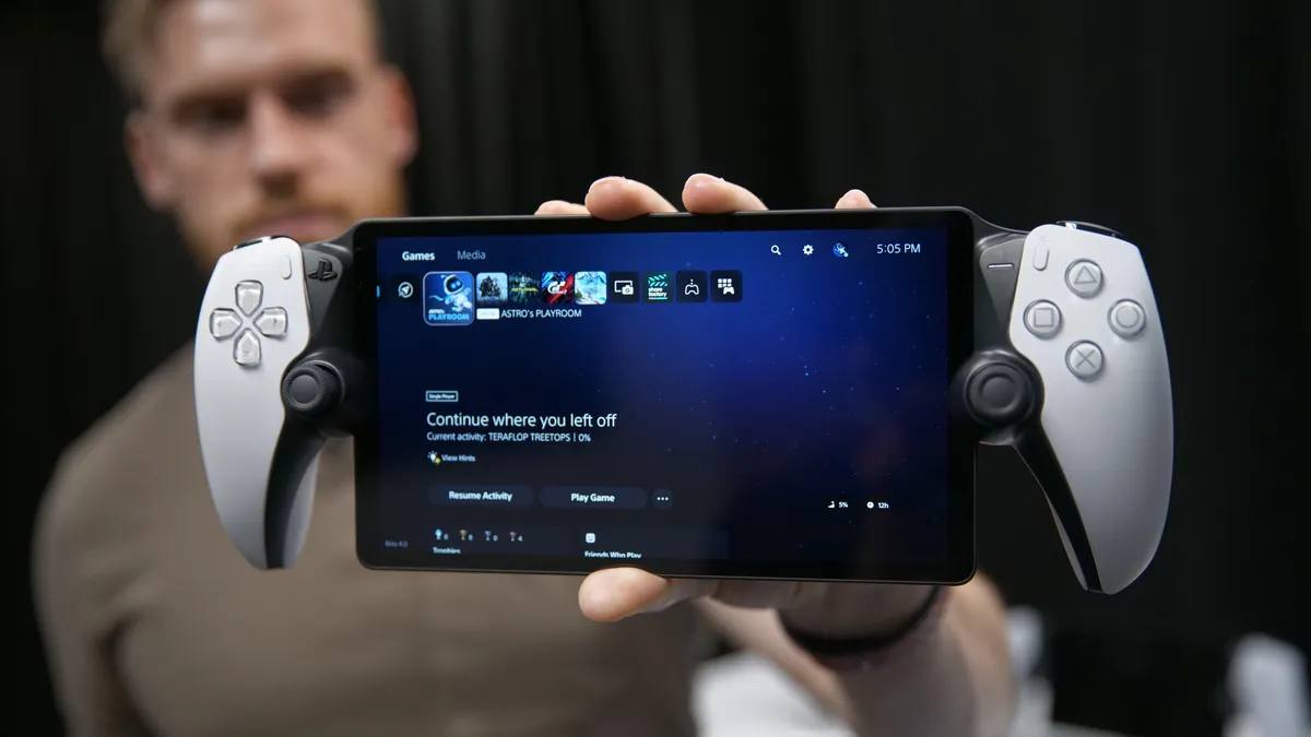 У Sony уже есть прототипы новой «PSP» — сообщает Digital Foundry  • Digital Foundry в новом подкасте сообщили, что они слышали о новой портативке от Sony еще месяц назад от нескольких источников.   • Digital Foundry со слов своих источников считал, что консоль ближе к выпуску, чем сообщает Bloomberg.  • Издание Bloomberg недавно выкатило статью о том, что в Sony начали делать портативную консоль, но она на очень ранней стадии.